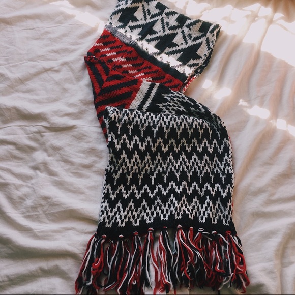 A&F Oversized Christmas Scarf - Picture 2 of 3